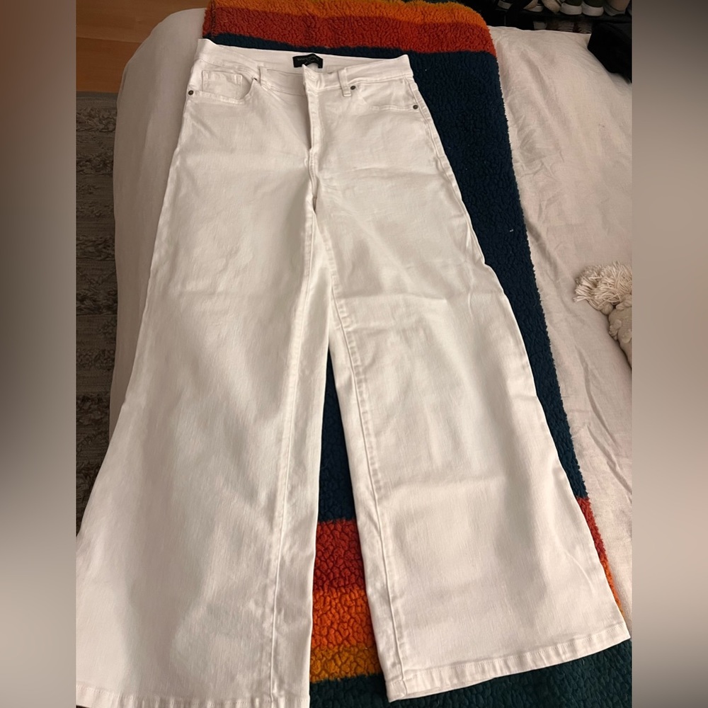 Banana republic wide leg white ankle jean. Size 30/10.